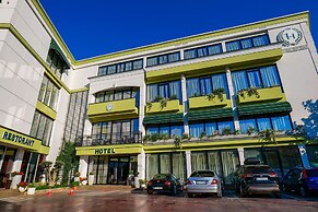 Lord Hotel & Restaurant at AutoStation
