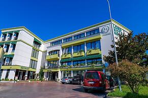 Lord Hotel & Restaurant at AutoStation