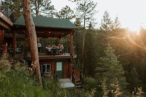 Juniper Lodge & Treehouses