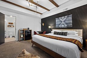 Juniper Lodge & Treehouses