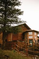 Juniper Lodge & Treehouses