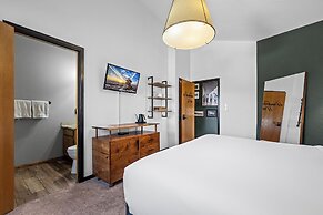 Juniper Lodge & Treehouses