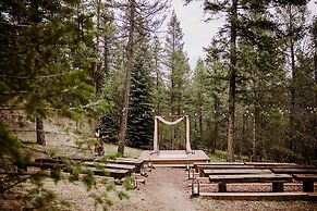 Juniper Lodge & Treehouses