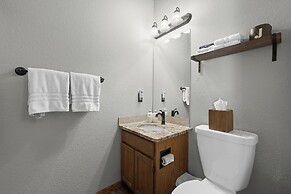 Juniper Lodge & Treehouses