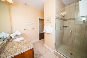 102 6th St S- Upstairs 3 Bedroom Home by RedAwning