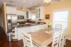 102 6th St S- Upstairs 3 Bedroom Home by RedAwning