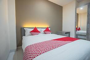 Super OYO 1487 Residence Khoe