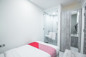 Super OYO 1487 Residence Khoe