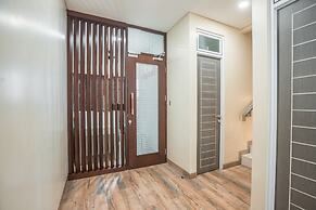 Super OYO 1487 Residence Khoe