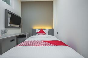 Super OYO 1487 Residence Khoe