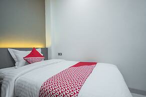 Super OYO 1487 Residence Khoe