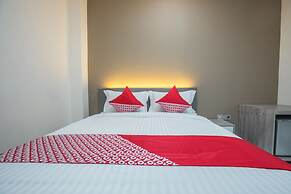 Super OYO 1487 Residence Khoe