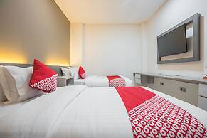 Super OYO 1487 Residence Khoe