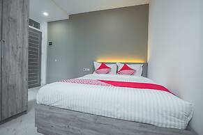 Super OYO 1487 Residence Khoe