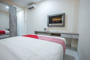 Super OYO 1487 Residence Khoe