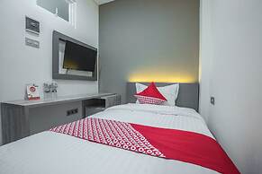 Super OYO 1487 Residence Khoe