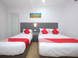 OYO 44043 First Garden Hotel