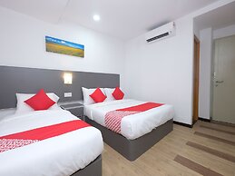 OYO 44043 First Garden Hotel