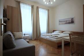 City Castle Aparthotel