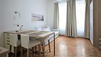 City Castle Aparthotel