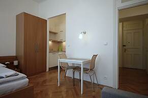 City Castle Aparthotel