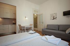 City Castle Aparthotel