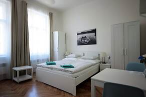 City Castle Aparthotel