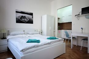 City Castle Aparthotel