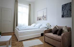 City Castle Aparthotel