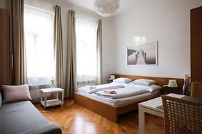 City Castle Aparthotel