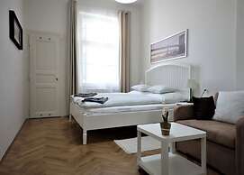 City Castle Aparthotel