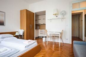 City Castle Aparthotel