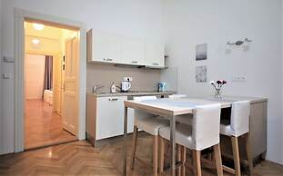 City Castle Aparthotel