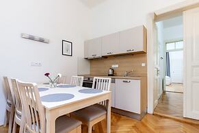 City Castle Aparthotel