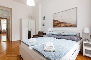 City Castle Aparthotel