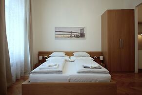 City Castle Aparthotel