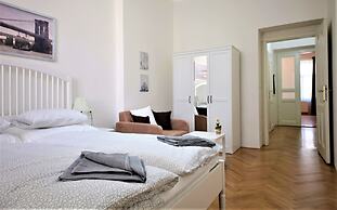 City Castle Aparthotel