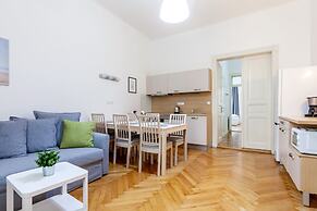 City Castle Aparthotel