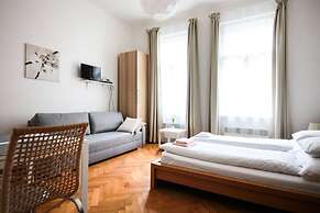 City Castle Aparthotel