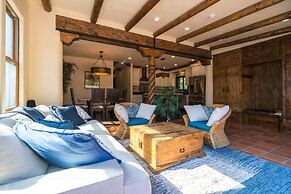 La Casa Loba Spanish Hacienda Hot Tub & Pool