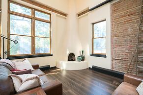 La Casa Loba Spanish Hacienda Hot Tub & Pool