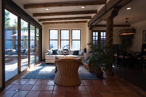 La Casa Loba Spanish Hacienda Hot Tub & Pool