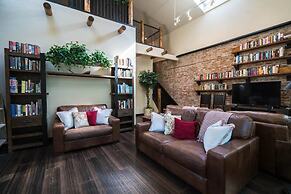 La Casa Loba Spanish Hacienda Hot Tub & Pool