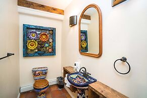 La Casa Loba Spanish Hacienda Hot Tub & Pool