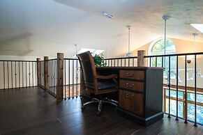 La Casa Loba Spanish Hacienda Hot Tub & Pool