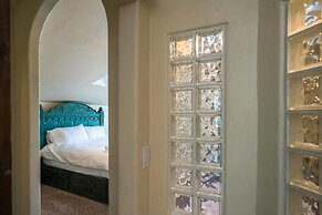 La Casa Loba Spanish Hacienda Hot Tub & Pool