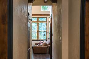 La Casa Loba Spanish Hacienda Hot Tub & Pool