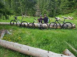 Summit Guest House & Grill