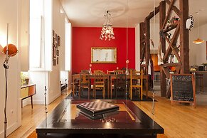 Living Lounge Hostel