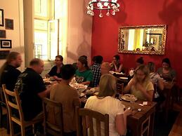 Living Lounge Hostel